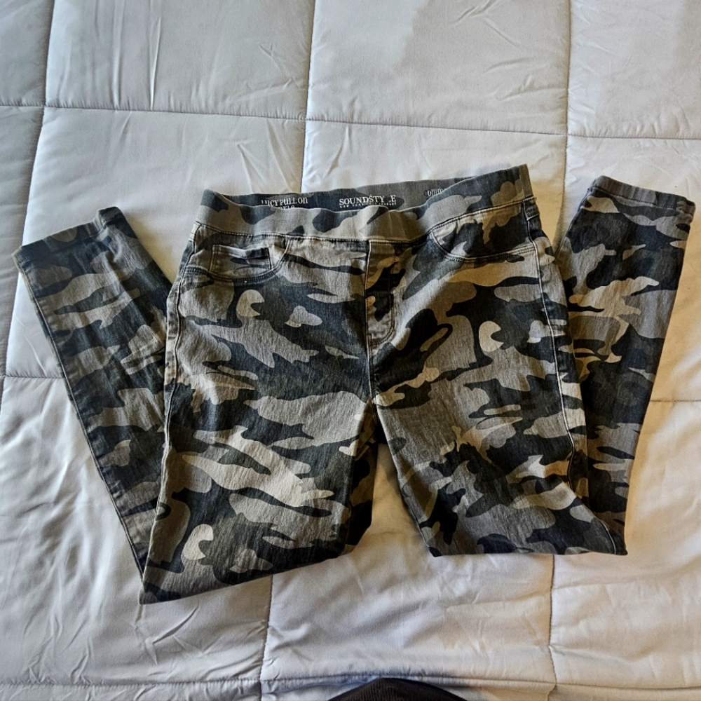 Sound/Style Camo Ankle Jeggins - Large